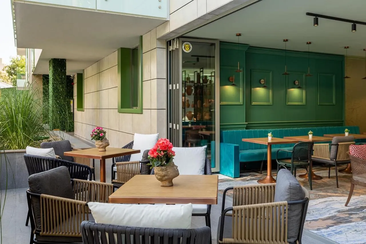 Tomis Garden Aparthotel Bucuresti 3*, Bucureşti