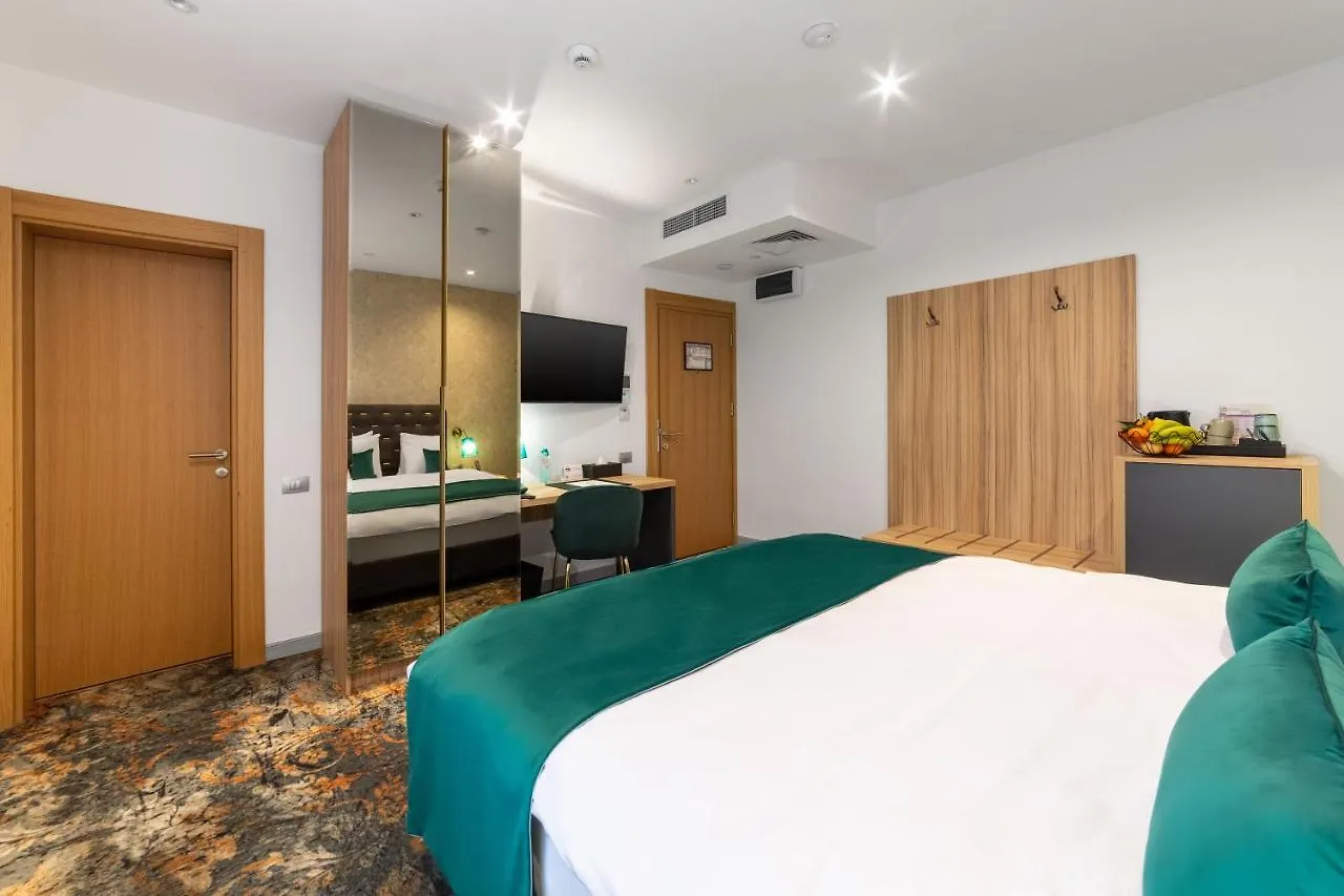 Tomis Garden Aparthotel Bucuresti 3*, Bucareste
